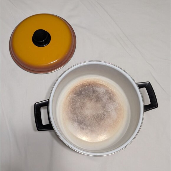 Strawberry Enamel Stew Pot Lid 6 Quart Yellow White Retro Cookware Vintage - Picture 8 of 16